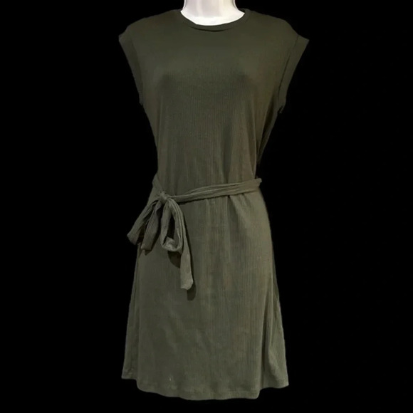 Francesca's Collections Dresses & Skirts - NWT Francesca’s ALYA Green Sweater Dress - Size Medium